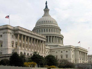 Senado de EEUU frena acciones militares de Trump en Venezuela