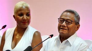 Armando Manzanero en rueda de prensa