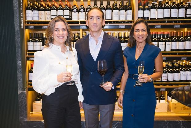 Nicole Bermúdez, Piero Bonarelli y Lily Reyes.