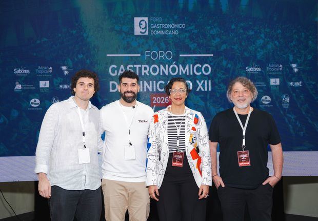 El chef argentino Felipe Rodríguez, el chef español Daniel Soto, la experta dominicana en talento humano Claudia Pimentel y el chef español Andrés Madrigal.