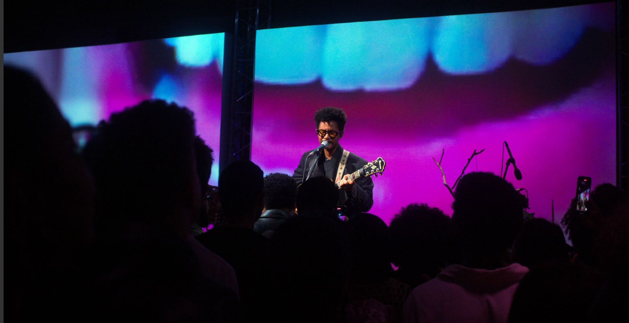 Pororó transforma la música dominicana en experiencia sensorial