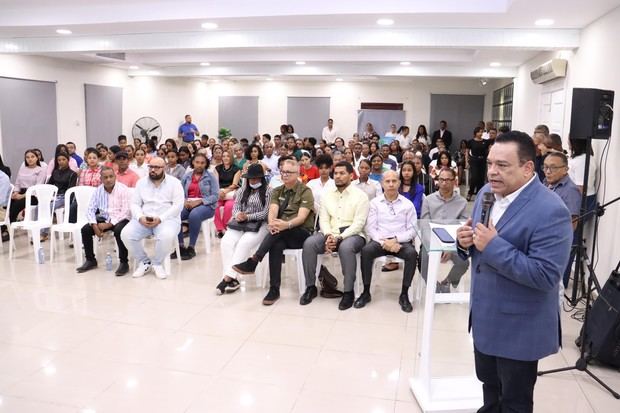 Un encuentro formativo terminó siendo una celebración del talento dominicano.