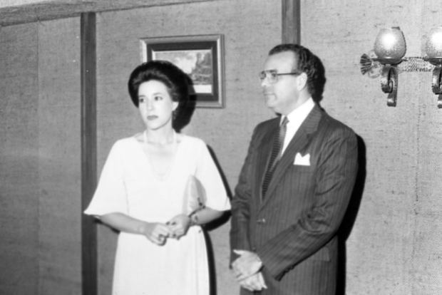 El Dr. Víctor Gómez Bergés y su esposa Carmencina.