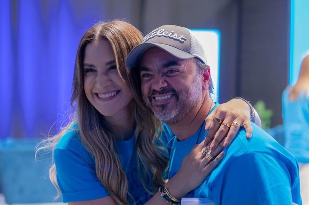 El productor del Teleton 2025 Giancarlo Beras-Goico y Nathalie Hazim.
