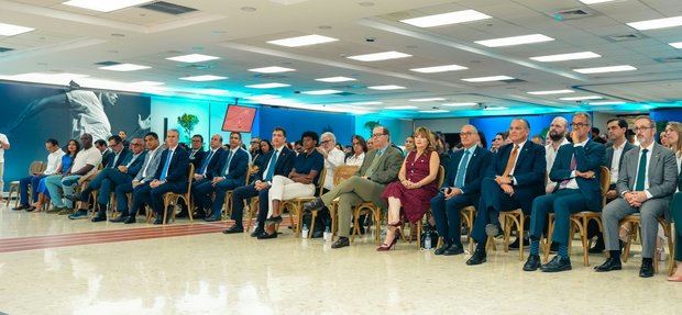 La pieza editorial es parte del compromiso de la entidad financiera con la promoción
del talento dominicano.