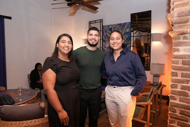 Elizabeth Peguero,Esleiter Medina y Teidi Cáceres.