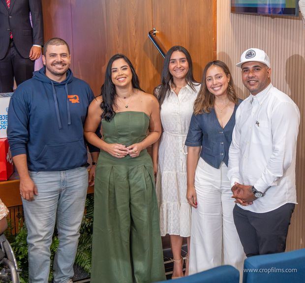 Elliott Martínez, María Angélica Ureña, Valerie Díaz, Martha Cabral y Jhon Wayne.