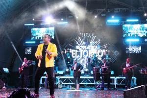 Héctor Acosta El Torito navegó con éxitos en espectacular concierto