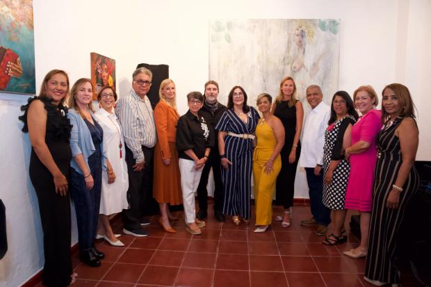 Embajadora Alemana, directiva de la Funfación Corazones Solidarios, Jefa Adjunta de la Embajada Alemana, Artistas Invitados, Director del Centro Dominico . Aleman y Representantes de la fundación Fusión.