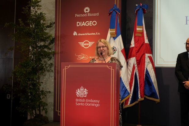 Embajadora Británica Dra. Carol van der Walt - Cumpleaños de Su Majestad El Rey Carlos III