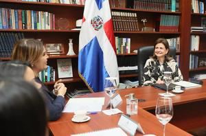 Empresarias de ADME se reúnen con Raquel Peña para discutir el desarrollo del sector femenino en RD