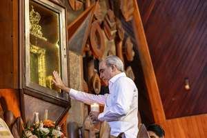 Presidente Abinader ora por el futuro de RD en el Día de la Altagracia