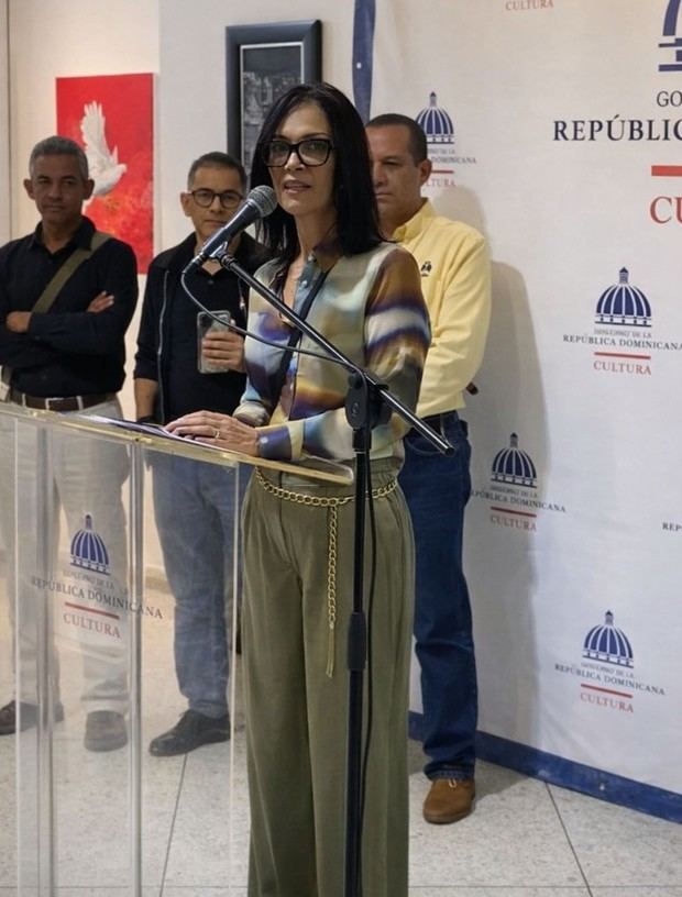 En el pódium, Zaida Mejía, presidenta del CODAP, de izquierda derecha le acompañan, Diógenes Santana, José Erick Herrera y Víctor Valerio.