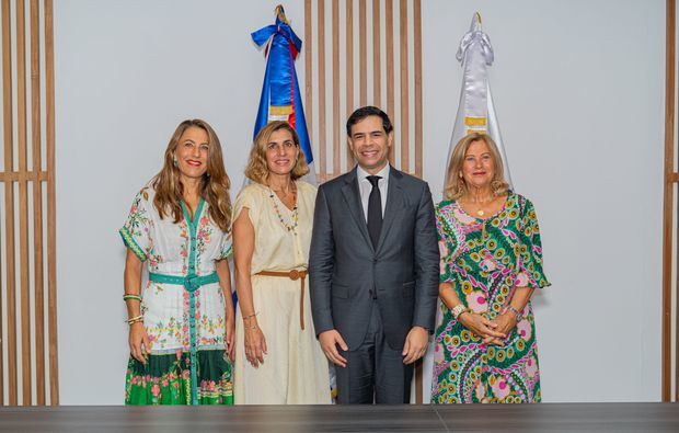 Encarna Piñero, Isabel Piñero, Roberto Ángel Salcedo y Isabel García Lorca.