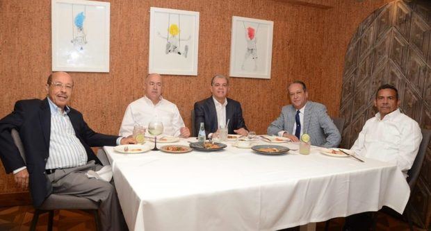 Encuentro entre precandidatos a la presidencia del PLD. 