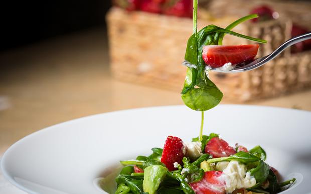 Vinagreta de fresas en balsámico blanco por la chef Matilde Ramos.