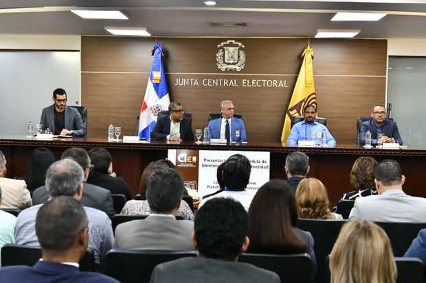 JCE socializa con entidades financieras elementos tecnológicos de la nueva cédula