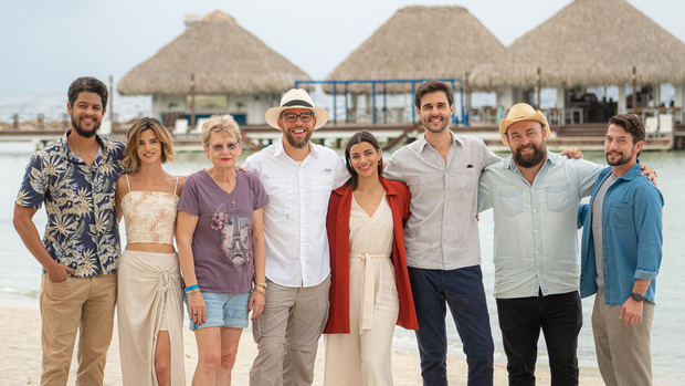 Parte del elenco de la Película 'Books & Drinks'.