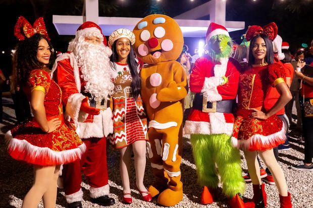 Aguinaldo navideño contagia de magia y alegría a Playa Nueva Romana.