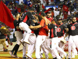 Leones y &#193;guilas ganan; hacen historia al provocar triple empate