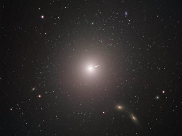 Foto de archivo del agujero negro Messier 87.