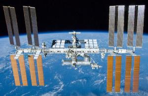 Cosmonautas subsanan fuga de aire en el segmento ruso de la EEI