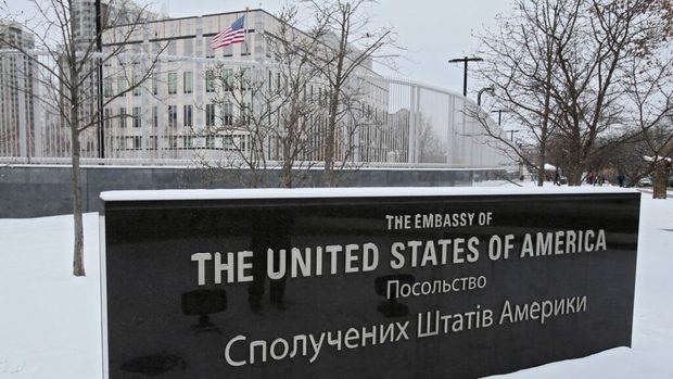 EE.UU. mueve su embajada en Ucrania por temor a un ataque ruso 'esta semana'.