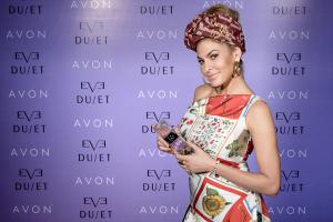Avon lanza su primera fragancia 2 en 1, Eve Duet