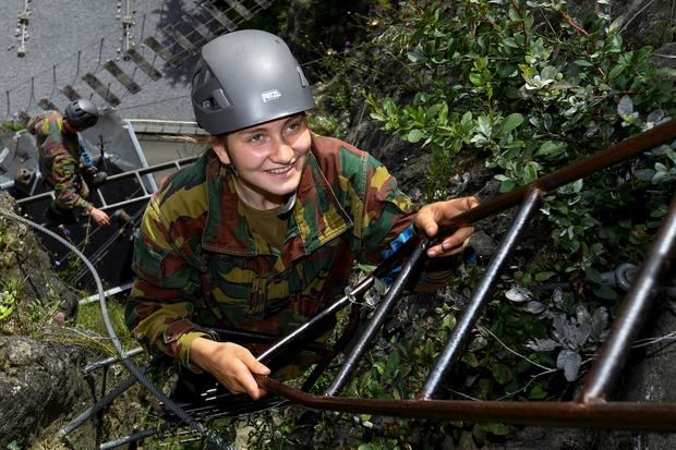 La princesa Isabel de Brabante, heredera al trono de Bélgica, en el entrenamiento de Comandos en Marche-les-Dames, localidad situada en las cercanías de Namur, Sur de Bélgica.