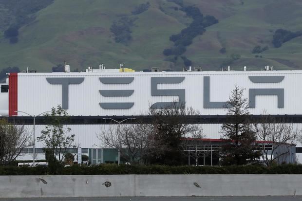Vista de una fábrica de Tesla en Fremont, California (EE.UU.), en una fotografía de archivo.