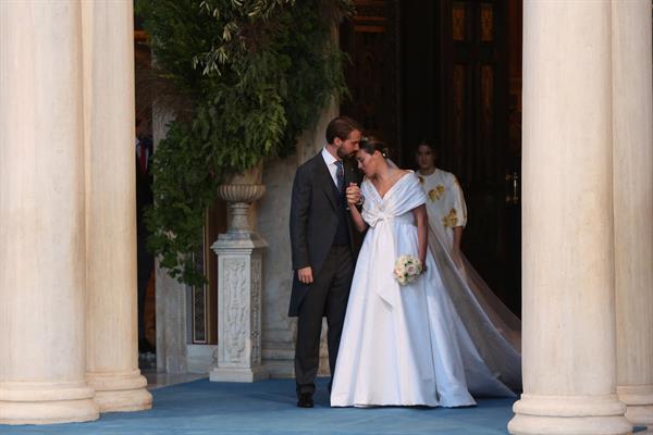 Una boda que contó con la asistencia de la tía del novio, la reina Sofía, así como la infanta Elena, su prima y madrina de bautizo.
