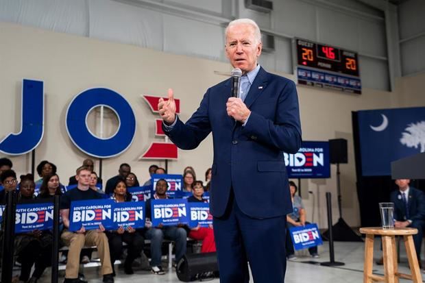 Biden busca el voto latino con avisos en español en estados clave como Florida