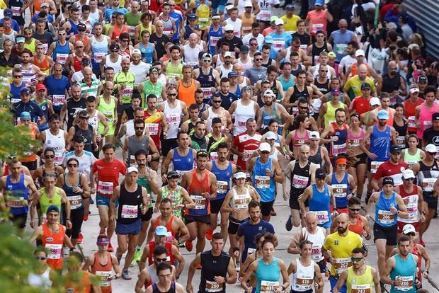 La maratón de Atenas, que estaba prevista para el 7 y 8 de noviembre, ha sido cancelada debido a la pandemia COVID-19, que en septiembre ha castigado especialmente a la capital griega, según anunciaron este viernes sus organizadores. 