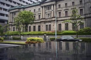 El Banco de Japón apunta a más medidas para evitar la 