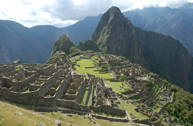 Fotografía panorámica de archivo de la ciudadela incaica de Machu Picchu.