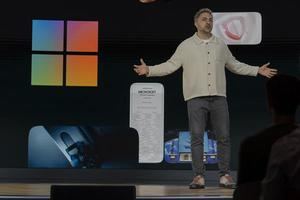Bill Gates vislumbra el futuro con IA como una compañera en el 50 aniversario de Microsoft