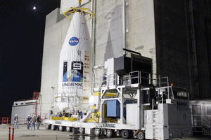 Fotografía cedida por United Launch Alliance donde se muestra un transportador de carga con el satélite Landsat 9.