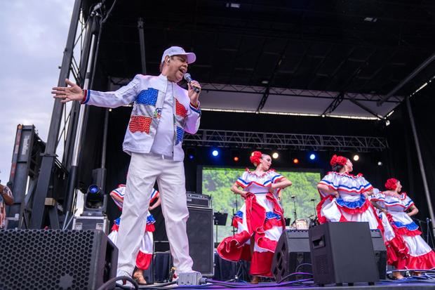 El merenguero quisqueyano, Fernando Villalona, canta en la fiesta 'Cooperstown Dominican Latin Fest', en Cooperstown, Nueva York, EE. UU.