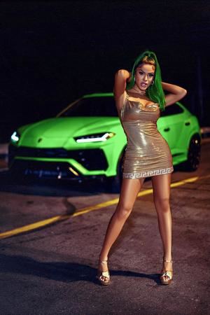 Fotografía promocional cedida por Pina Records donde aparece la cantante dominicana Natti Natasha en el vídeo de 'Noches en Miami' que formará parte de su próximo álbum de estudio. 