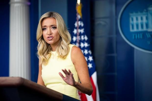 La portavoz de la Casa Blanca, Kayleigh McEnany, fue registrada este jueves, durante una rueda de prensa, en la Casa Blanca, en Washington DC, EE.UU.