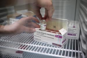 La OMS sostiene que los beneficios de la vacuna de AstraZeneca superan con creces los riesgos