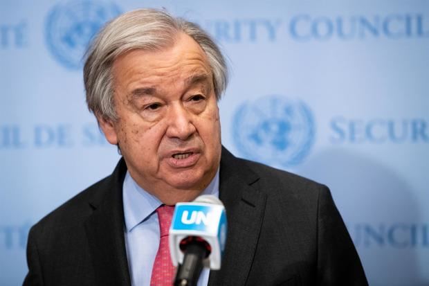 Fotografía cedida por la ONU donde aparece su secretario general, António Guterres, mientras habla durante una rueda de prensa sobre la guerra en Ucrania hoy en la sede del organismo internacional en Nueva York.