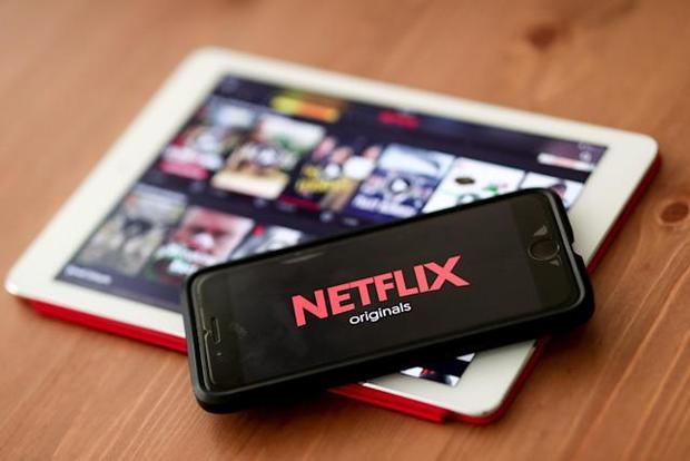 Netflix pierde 54.000 millones en bolsa; siembra dudas sobre su futuro.