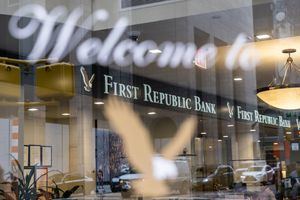 Las acciones de First Republic Bank se disparan un 23 % tras días de pánico.