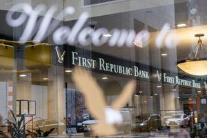 Las acciones de First Republic Bank se disparan un 23 % tras días de pánico