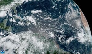 Gonzalo avanza en aguas del Caribe oriental mientras Hanna se aproxima a Texas