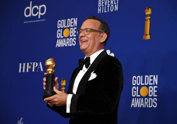 Tom Hanks tiene el Golden Globe Cecil B. DeMille Award en la sala de prensa durante la 77a ceremonia anual de los Golden Globe Awards en el Beverly Hilton Hotel, en Beverly Hills, California, EE. UU., 05 de enero de 2020.