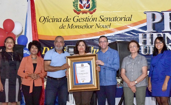 Andrés Navarro junto a maestros