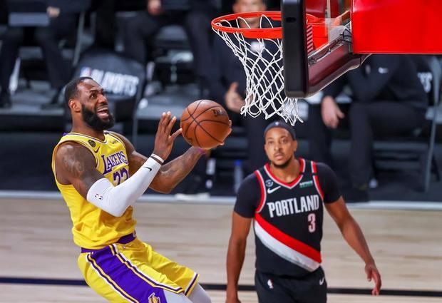 El boicot por tres días a la competición de los playoffs de la NBA les vino bien a los Bucks de Milwaukee y Los Angeles Lakers, quienes con sendos triunfos en los partidos aplazados del pasado miércoles, que disputaron este sábado.