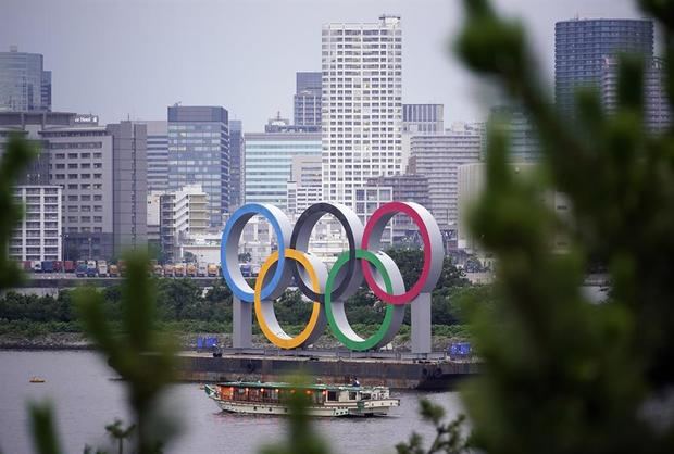 Giant Olympic rings monument at Odaiba Marine Park en Tokio, Japan. La organización de los Juegos Olímpicos y Paralímpicos de Tokio 2020 anunció este martes el lanzamiento de un proyecto de vídeos inmersivos con los que quiere contribuir a que los espectadores experimenten cada uno de sus 55 deportes.